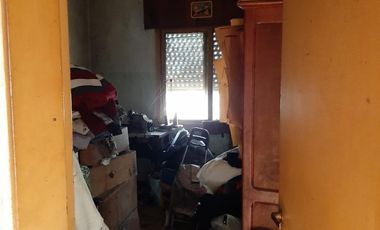 VENTA - CASA PH DE 3 AMBIENTES AL CONTRAFRENTE SE ENCUENTRA A RECICLAR - MORON