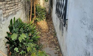 VENTA - CASA PH DE 3 AMBIENTES AL CONTRAFRENTE SE ENCUENTRA A RECICLAR - MORON