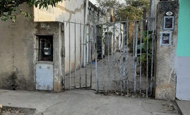 VENTA - CASA PH DE 3 AMBIENTES AL CONTRAFRENTE SE ENCUENTRA A RECICLAR - MORON