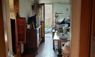 VENTA - CASA PH DE 3 AMBIENTES AL CONTRAFRENTE SE ENCUENTRA A RECICLAR - MORON