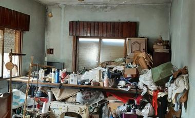 VENTA - CASA PH DE 3 AMBIENTES AL CONTRAFRENTE SE ENCUENTRA A RECICLAR - MORON