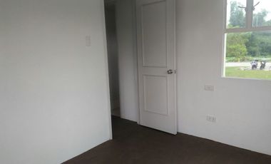 Hulugan  ang DP 3BR Townhouse near CALAx/CAVITEX