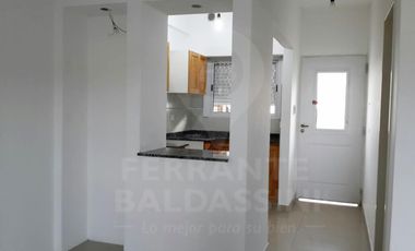 BURZACO: VENTA DE 2 DPTOS ,2 AMBIENTES COMODOS, LUMINOSOS, CON COCHERA Y PATIO ( VENTA EN BLOQUE )