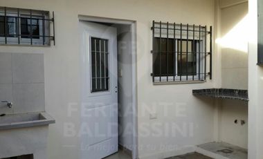 BURZACO: VENTA DE 2 DPTOS ,2 AMBIENTES COMODOS, LUMINOSOS, CON COCHERA Y PATIO ( VENTA EN BLOQUE )