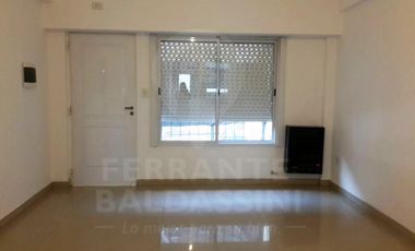 BURZACO: VENTA DE 2 DPTOS ,2 AMBIENTES COMODOS, LUMINOSOS, CON COCHERA Y PATIO ( VENTA EN BLOQUE )