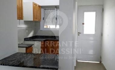 BURZACO: VENTA DE 2 DPTOS ,2 AMBIENTES COMODOS, LUMINOSOS, CON COCHERA Y PATIO ( VENTA EN BLOQUE )