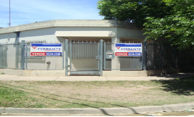 BURZACO: VENTA DE 2 DPTOS ,2 AMBIENTES COMODOS, LUMINOSOS, CON COCHERA Y PATIO ( VENTA EN BLOQUE )