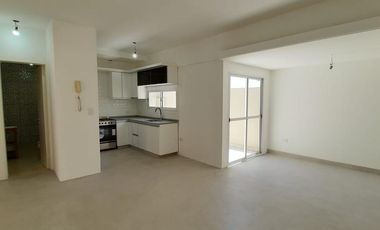 DEPARTAMENTO EN VENTA EN PLENO CENTRO COMERCIAL DE LANÚS ESTE