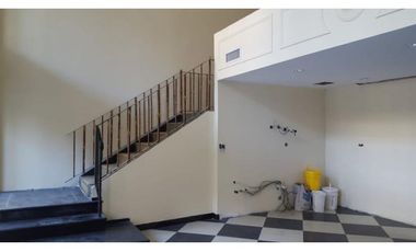 Local comercial El Cangrejo planta baja y mezannine