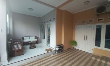 Rumah 2 lantai aren jaya Dekat stasiun bekasi timur