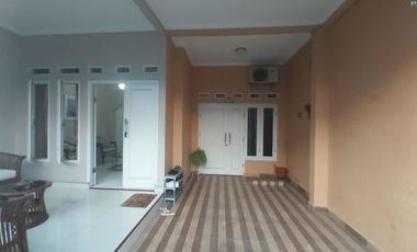 Rumah 2 lantai aren jaya Dekat stasiun bekasi timur