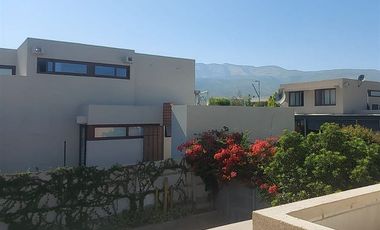 Casa en venta de 3 dorm. en Colina