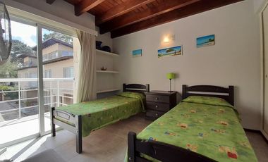 Codigo 240 - Pinamar - Departamento En Alquiler - Pileta