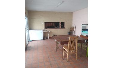 CASA AMERICANA. A 200 metros Avenida Marín Fierro