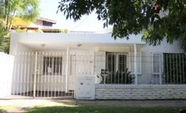 Casa  3 Dormitorios- Sobre calle Sarmiento- Castelar Norte- B.Ayerza
