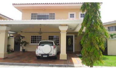 SEA CONFIABLE VENDE CASA EN VILLA DEL GOLF 2, RESIDENCIAL VILLA ALTA