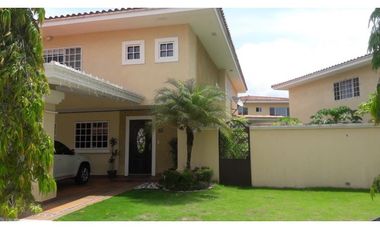 SEA CONFIABLE VENDE CASA EN VILLA DEL GOLF 2, RESIDENCIAL VILLA ALTA