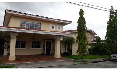SEA CONFIABLE VENDE CASA EN VILLA DEL GOLF 2, RESIDENCIAL VILLA ALTA