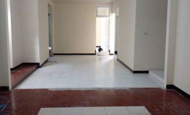 Dijual & Disewakan Rumah Dengan 4 Kamar Lokasi Di Jemursari, Surabaya