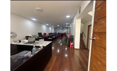 ”¡Tu Oficina Y Almacén Juntos! 274M2 En Alquiler Con Todo Lo Que Necesitas”