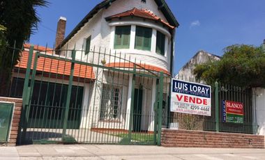 Propiedad ubicada a 150 metros de Avenida Espora y a 250 metros de la estación.