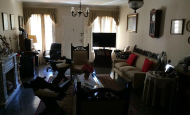 Propiedad ubicada a 150 metros de Avenida Espora y a 250 metros de la estación.