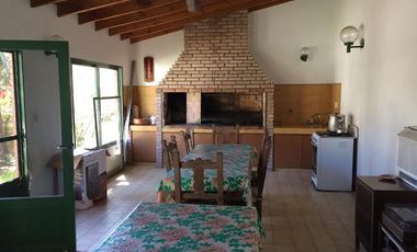 Propiedad ubicada a 150 metros de Avenida Espora y a 250 metros de la estación.