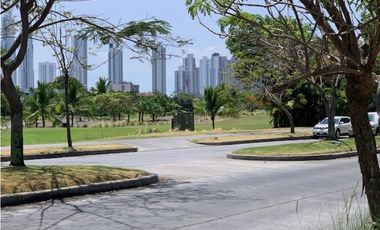 Se alquilan y se venden casas en Santa María Country Club (BO)