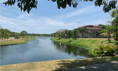 Se alquilan y se venden casas en Santa María Country Club (BO)