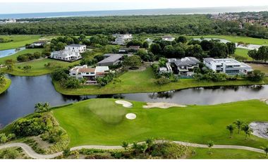 Se alquilan y se venden casas en Santa María Country Club (BO)