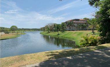 Se alquilan y se venden casas en Santa María Country Club (BO)