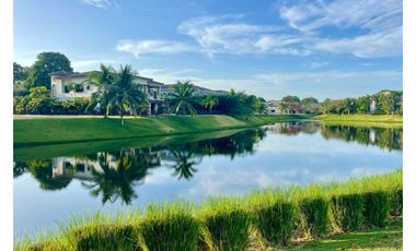 Se alquilan y se venden casas en Santa María Country Club (BO)