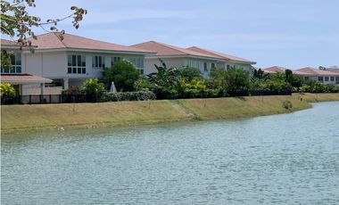 Se alquilan y se venden casas en Santa María Country Club (BO)