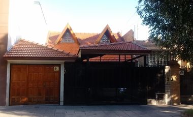 CASA EN VENTA 5 AMBIENTES