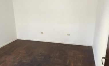 *** APTO CREDITO *** Casa en Esquina de 3 Amb c/ Patio y Terraza