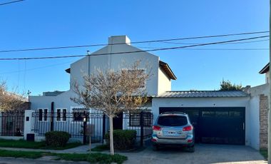 Casa en venta de 3 dormitorios c/ cochera doble y patio en Patagonia Norte