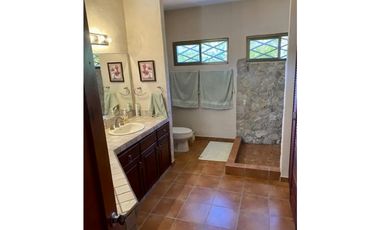SE VENDEN 2 HERMOSAS CASAS EN PUNTA BARCO VIEJO $795,000