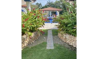 SE VENDEN 2 HERMOSAS CASAS EN PUNTA BARCO VIEJO $795,000