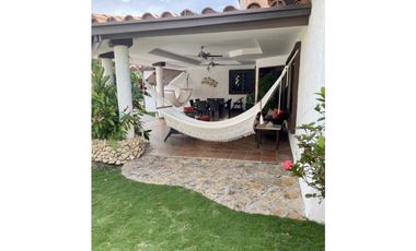 SE VENDEN 2 HERMOSAS CASAS EN PUNTA BARCO VIEJO $795,000