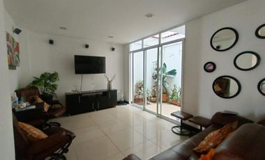 casa en venta en las mercedes. Cod V109242