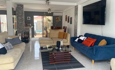 Vendo casa en Manta en urbanizacion privada en zona sur