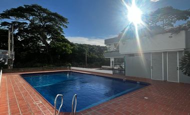 apartamento en arriendo en prados del este. Cod A3480