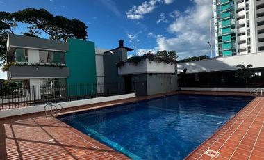 apartamento en arriendo en prados del este. Cod A3480