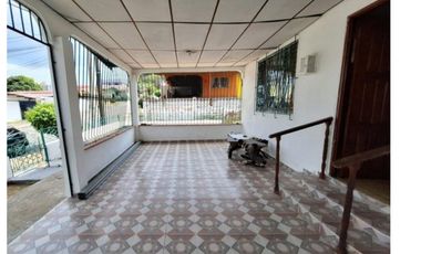 VENTA DE CASA DE ESQUINA EN SAN MIGUELITO  - VILLA GUADALUPE