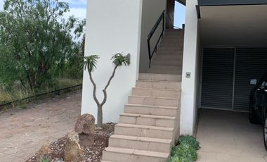 Casa en Renta Vacía en Club de Golf