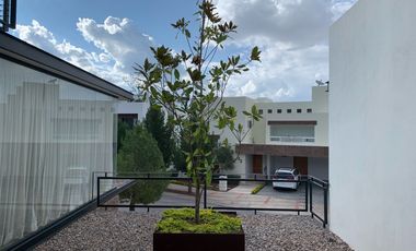 Casa en Renta Vacía en Club de Golf