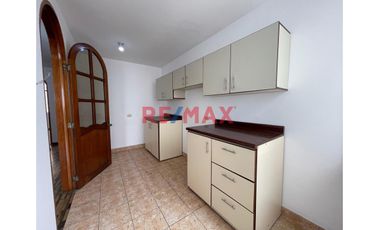 🔑 Alquiler mensual: S/1900
🌟 Lo mejor: Espacio, comodidad y precio inmejorable.
📍 Características destacadas:
•	3 dormitorios amplios
•	2 baños co