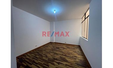 🔑 Alquiler mensual: S/1900
🌟 Lo mejor: Espacio, comodidad y precio inmejorable.
📍 Características destacadas:
•	3 dormitorios amplios
•	2 baños co