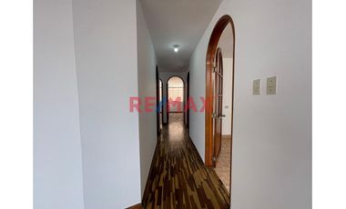🔑 Alquiler mensual: S/1900
🌟 Lo mejor: Espacio, comodidad y precio inmejorable.
📍 Características destacadas:
•	3 dormitorios amplios
•	2 baños co