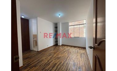 🔑 Alquiler mensual: S/1900
🌟 Lo mejor: Espacio, comodidad y precio inmejorable.
📍 Características destacadas:
•	3 dormitorios amplios
•	2 baños co